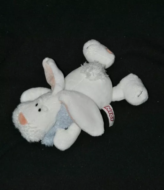 Peluche doudou chien couché NICI blanc saumon écharpe bleu 21 cm allongé TTBE