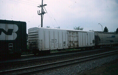 Railroad Slide - BNFE #19527 Box Car 1993 Westmont Illinois Freight Train Photo