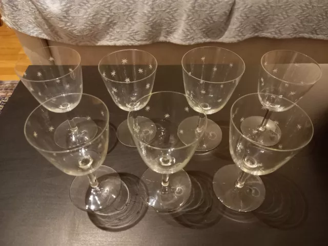 Série de 7 Verres en Cristal Gravé D'étoiles - ancien -