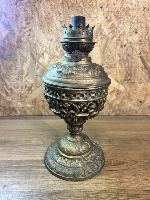 Lampada A Petrolio Metallo Dorata, 19esimo, Patina Bronzo, Decor Rocaille, III
