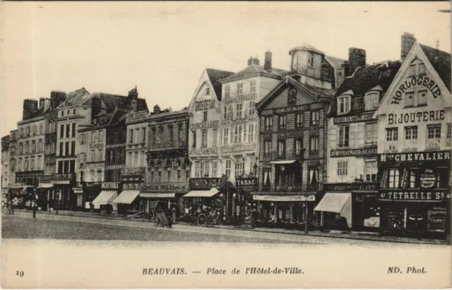 CPA BEAUVAIS Place de l'Hotel de Ville (1207844)