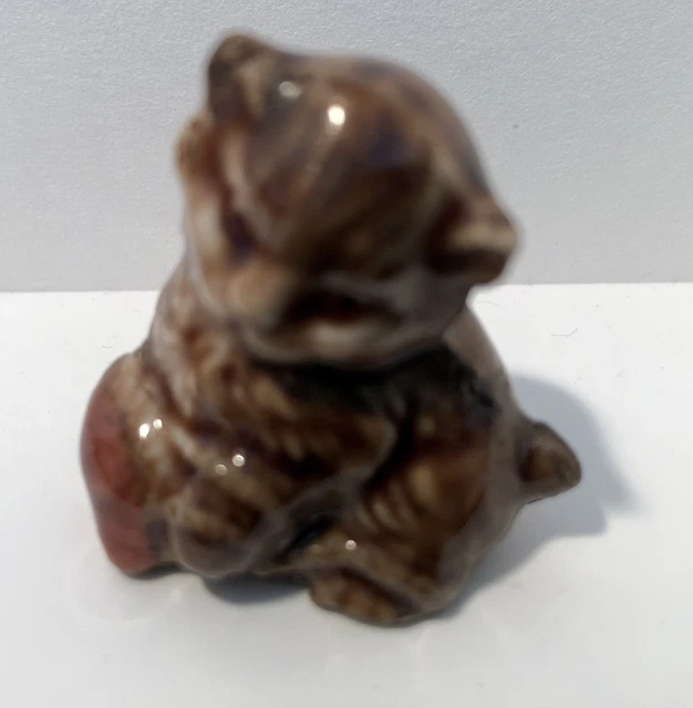 VINTAGE WADE ENGLAND Miniature Porcelain Kitten With Ball Of Yarn