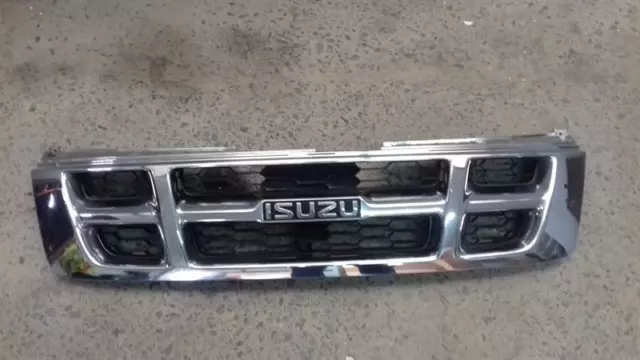 2005 ISUZU RODEO TF DENVER MAX TD 4X4 D/C FRONT Grille