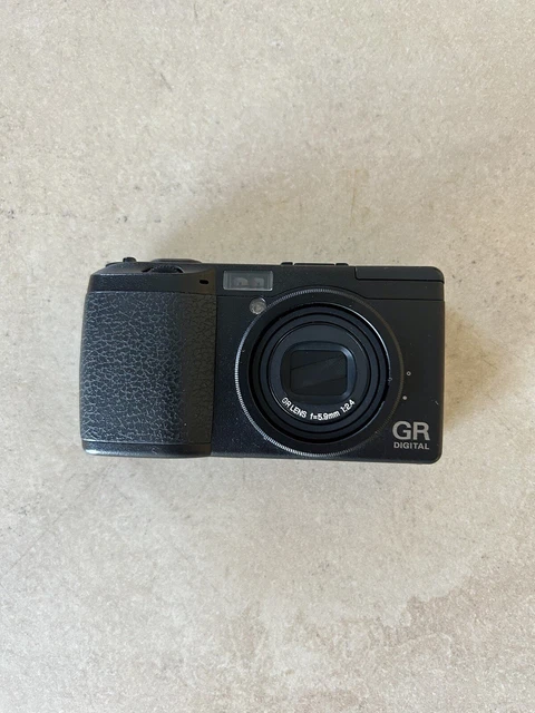 Ricoh GR Digital 8.1MP Point and Shoot NEAR MINT  CONDITION 2