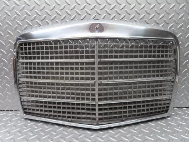 ?20877? Mercedes-Benz W114 250CE Coupe Bonnet Grill Chrome