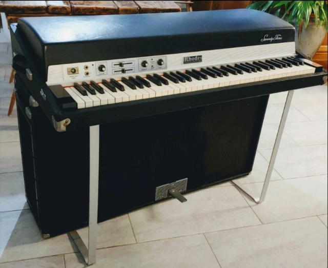 RARE VINTAGE FENDER Rhodes 73 seventy Three Keyboard 1977 fr7710 amp