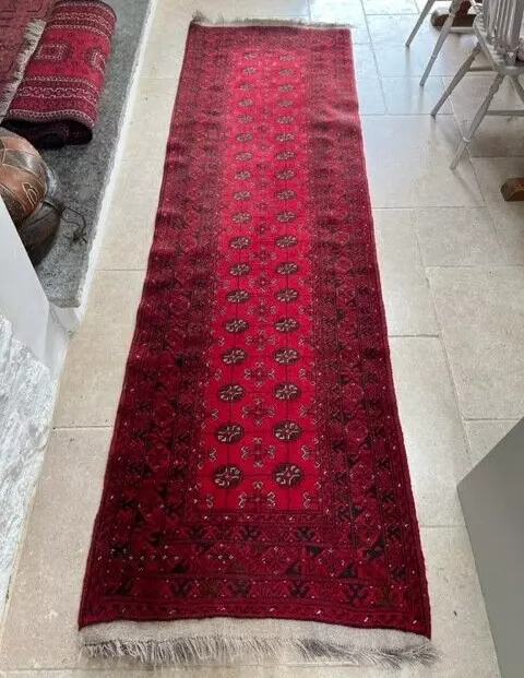 Beautiful vintage traditional Persian wool rug/runner 290 x 84cm, red