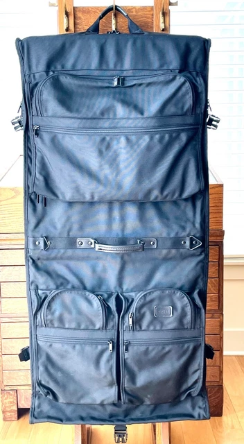Tumi Classic Black Garment Bag . 25”x23.5"x5.5"  Used, Excellent Condition 3