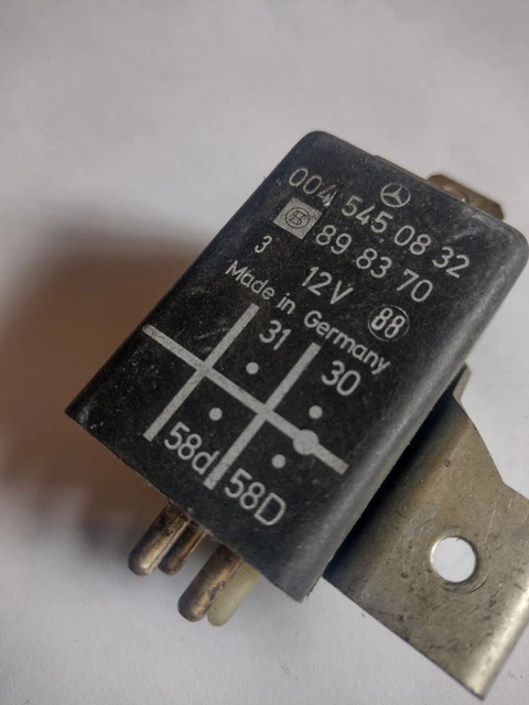 Relais Électrique MERCEDES W124 - Référence OEM 0045450832 - Occasion Fonctionnelle