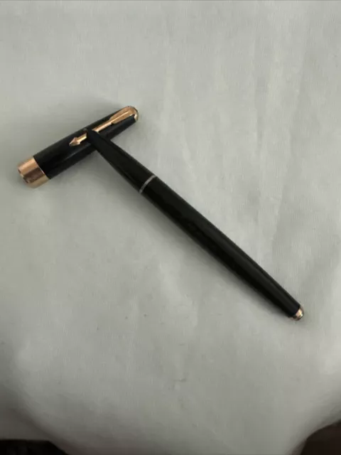 Vintage Parker 17 Lady Black Gold Trim 14K Medium Fountain Pen-England.