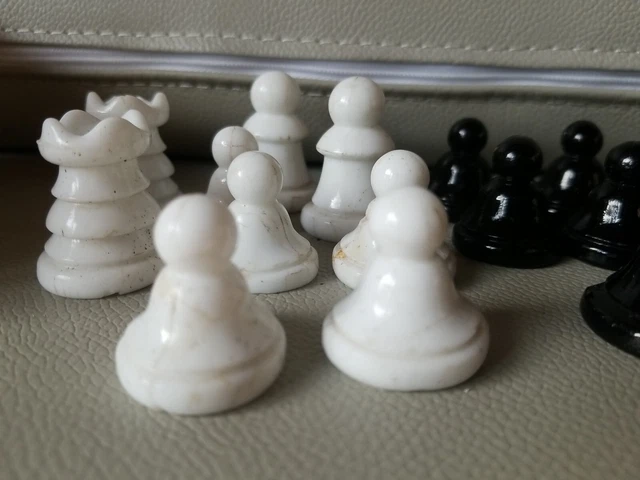 Antik Konvolut Porzellan Schach Figuren Vintage alt