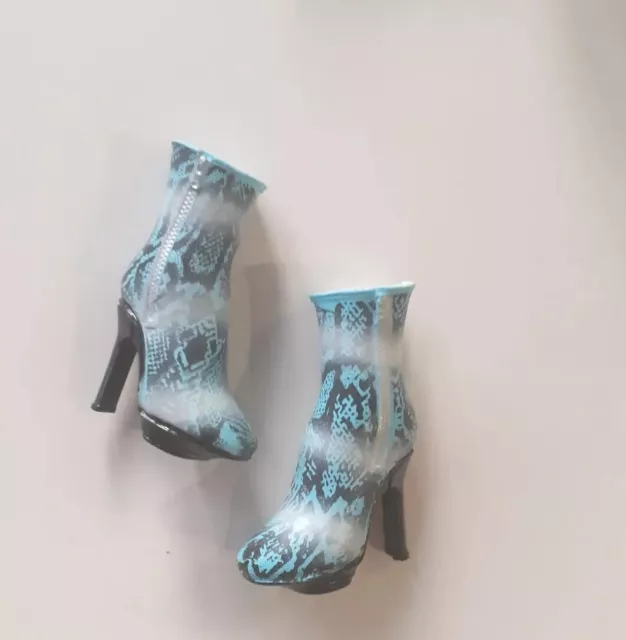 Rainbow High Dolls Clothes. Gabriella Icely Series 3 Fab Snakeskin Boots. NEW!!