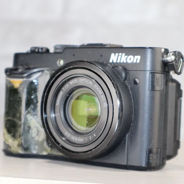 Nikon COOLPIX P7700 12.2MP Digital Camera - Black *AS IS*