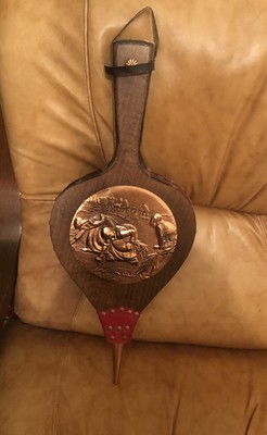cuir rouge Breton Ancien soufflet de cheminée en bois et cuivré Decor bretonne 