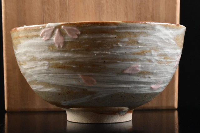 M1995: Japanese Kiyomizu-ware glay glaze Brush marks TEA BOWL w/signed box