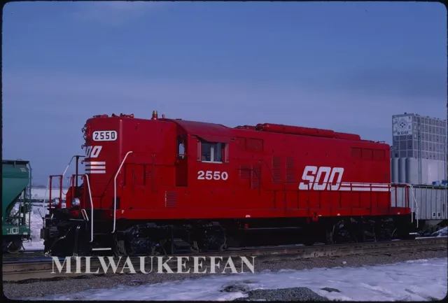 Original Kodachrome slide SOO Line GP9 2550 roster FRESH red Minneapolis MN 1992