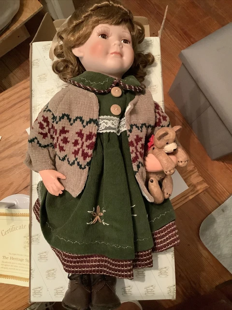 Vintage "HERITAGE SIGNATURE COLLECTION" Porcelain Doll 'Jennifer' W/BOX+COA