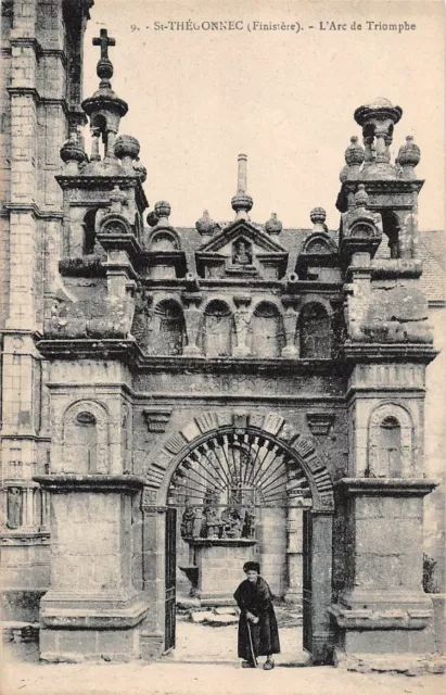 ST THEGONNEC - l'Arc de Triomphe -