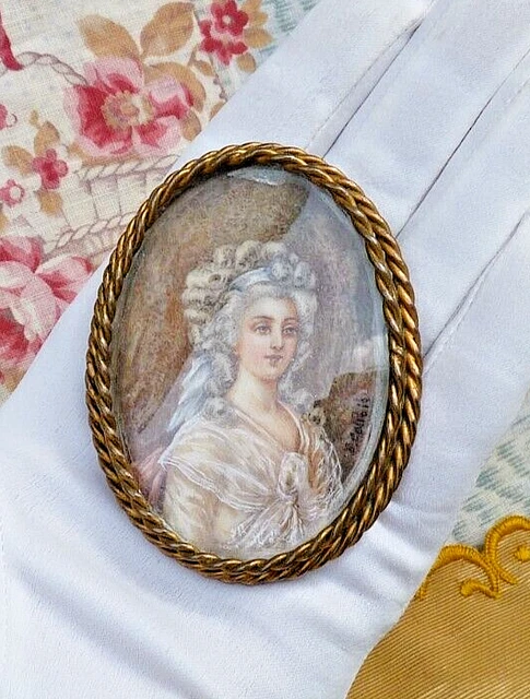 broche Portrait Femme Signé Vintage Unisexe Collection Résine Art Nouveau