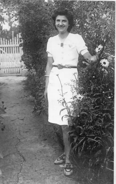 BK280 Carte Photo vintage card RPPC Femme mode fashion tailleur jardin parc