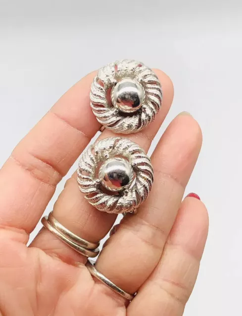 Great Vtg CROWN TRIFARI Silver Tone Round Twisted Flower Clip Earrings 43A