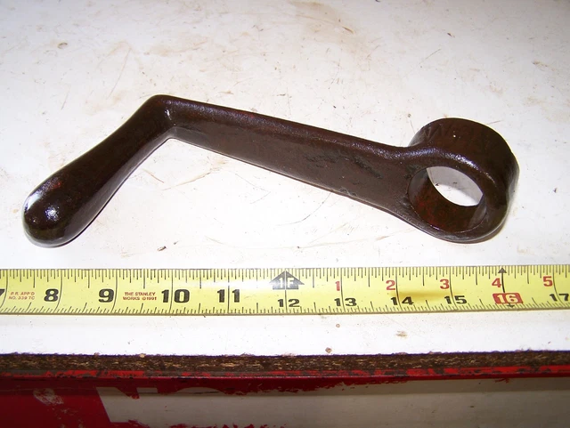 ASSOCIATED Hit Miss Gas Engine Cast Iron Starting Crank AUM 1 3/8" Magneto Steam