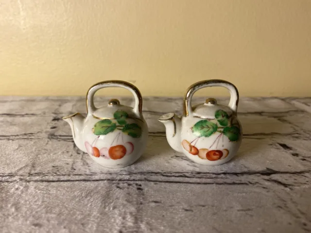 Vintage Salt Pepper Shaker Set Mini Tea Pots Cherries Teapot Pair occupied Japan