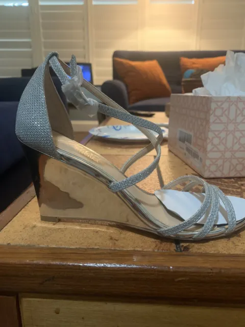 Badgley Mischka Women’s Silver Wedge Platform Sandal Size 6 Jewel