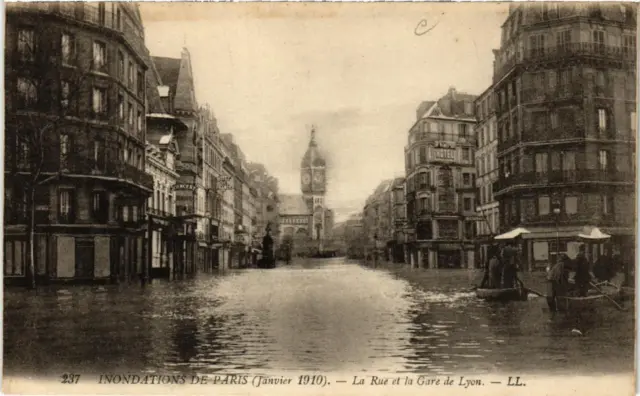 CPA AK PARIS La rue et la Gare de LYON INONDATIONS 1910 (605725)