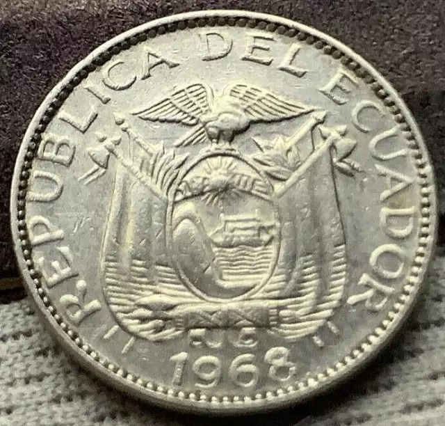 1968 Ecuador 10 Centavos Coin UNC       #K2396