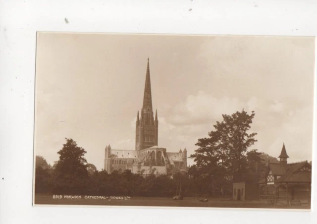 Norwich Cathedral [Judges 8919] Vintage Postcard 224b