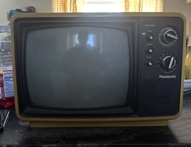 Vintage 1976 Panasonic TR-822 Solid State 35W 12” Television Made In Japan 3