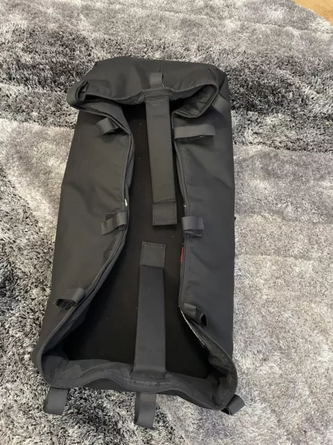 Carrycot Bugaboo Cameleon3 negro. Base de madera, colchón y envolvente exterior.