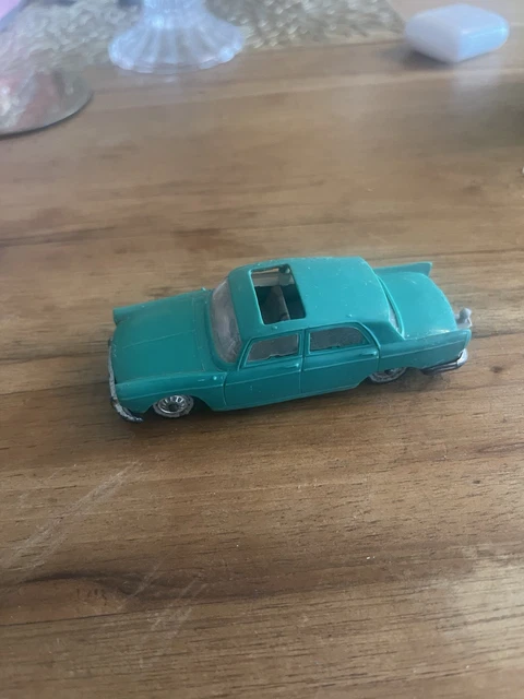 Voiture Miniature Peugeot 404 bleue - La Nationale 7 - la route bleue