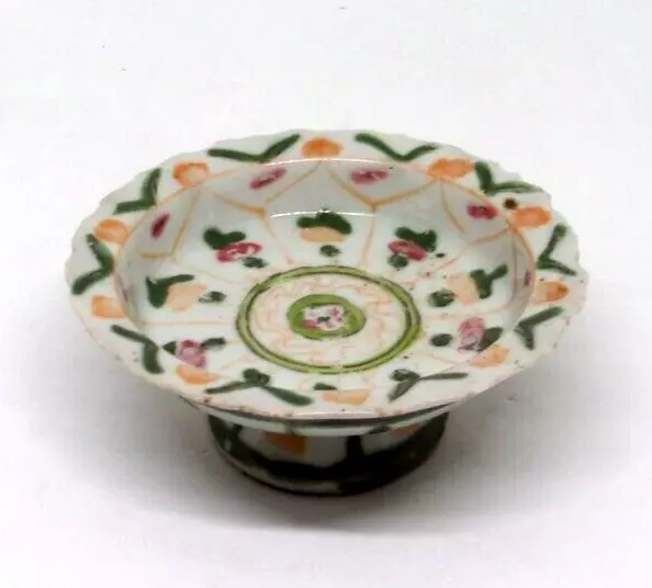 ANTIQUE CHINESE PORCELAIN TAZZA  for THAI MARKET Bencharong - 19th. Century .