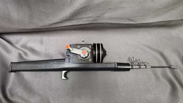 COSOM FISHING MACHINE Black Retractable Fishing Rod. Case Has