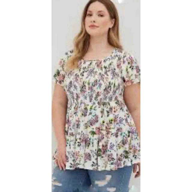 Torrid Babydoll Crinkle Gauze Smocked Top. Size 5. Torrid Babydoll Crinkle Gauze Smocked Top. Size 5.