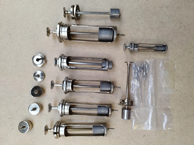 Konvolut alter metal Spritzen