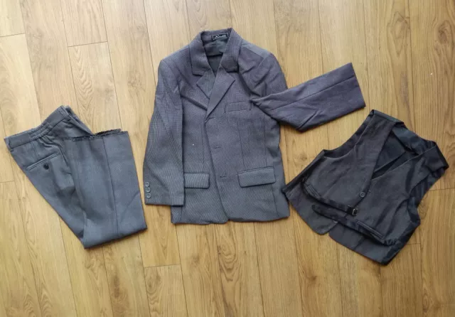 Brand new boy's 3 piece suit 6 7 8 years old