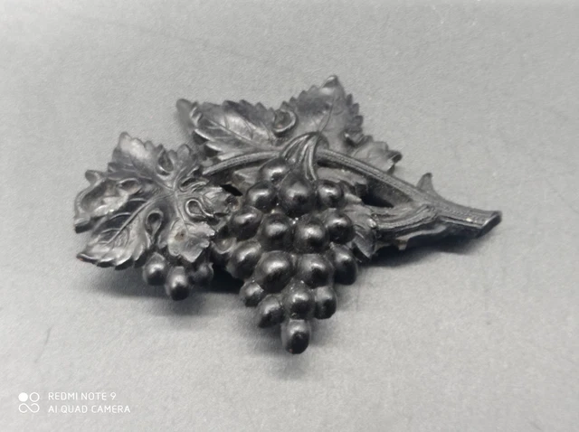 Broche De Deuil Ancienne En ébène - Main Sculptée, Bijou Victorien Vintage Vers 1860