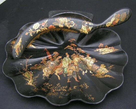 ANCIEN RAMASSE MIETTES EN PAPIER MACHE NAPOLEON III A DECOR JAPONISANT / XIXeme