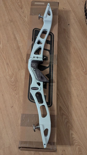 HOYT - HORIZON Pro - Archery Recurve Riser - 25