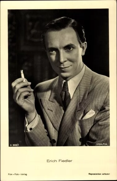 Ak Schauspieler Erich Fiedler, Portrait mit Zigarette - 3802494