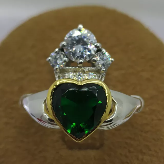 Anillo de corona Claddagh de esmeralda simulada con forma de corazón de... 2