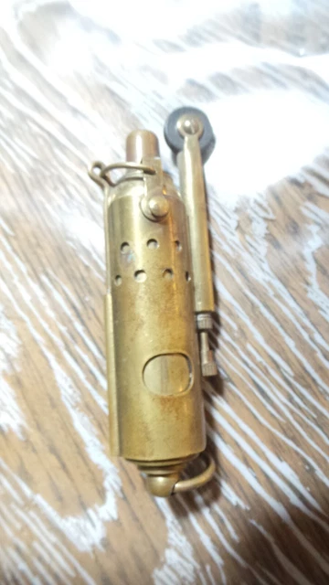 Ancien briquet tempête militaire en laiton