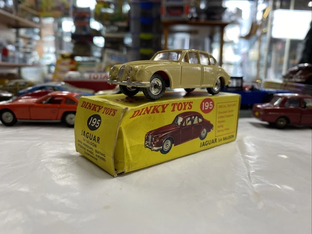 Dinky Toys Made In England Jaguar 3.4 Saloon TBE + boîte d