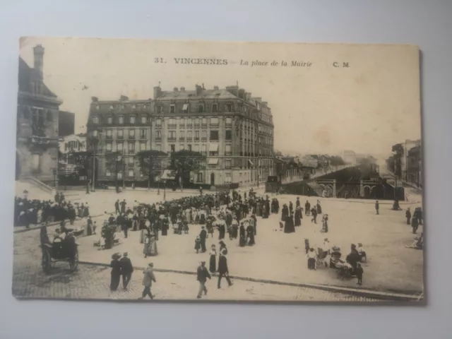 CPA 94 - VINCENNES - La place de la Mairie