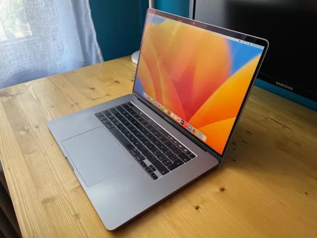 Apple MacBook Pro 16" (512GB SSD, Intel Core i7 9ª generazione, 2,60 GHz, 16GB)