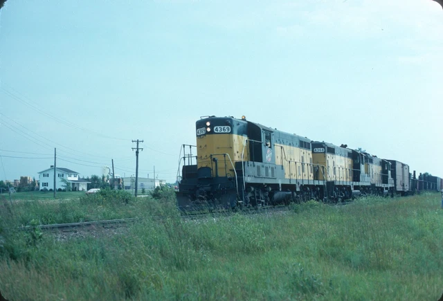 CNW Chicago & North Western GP7 #4369 at ?? 1978 ORIGINAL Slide!