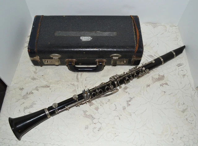 Vintage Bundy Clarinet & Hard Case Vintage Bundy Clarinet & Hard Case